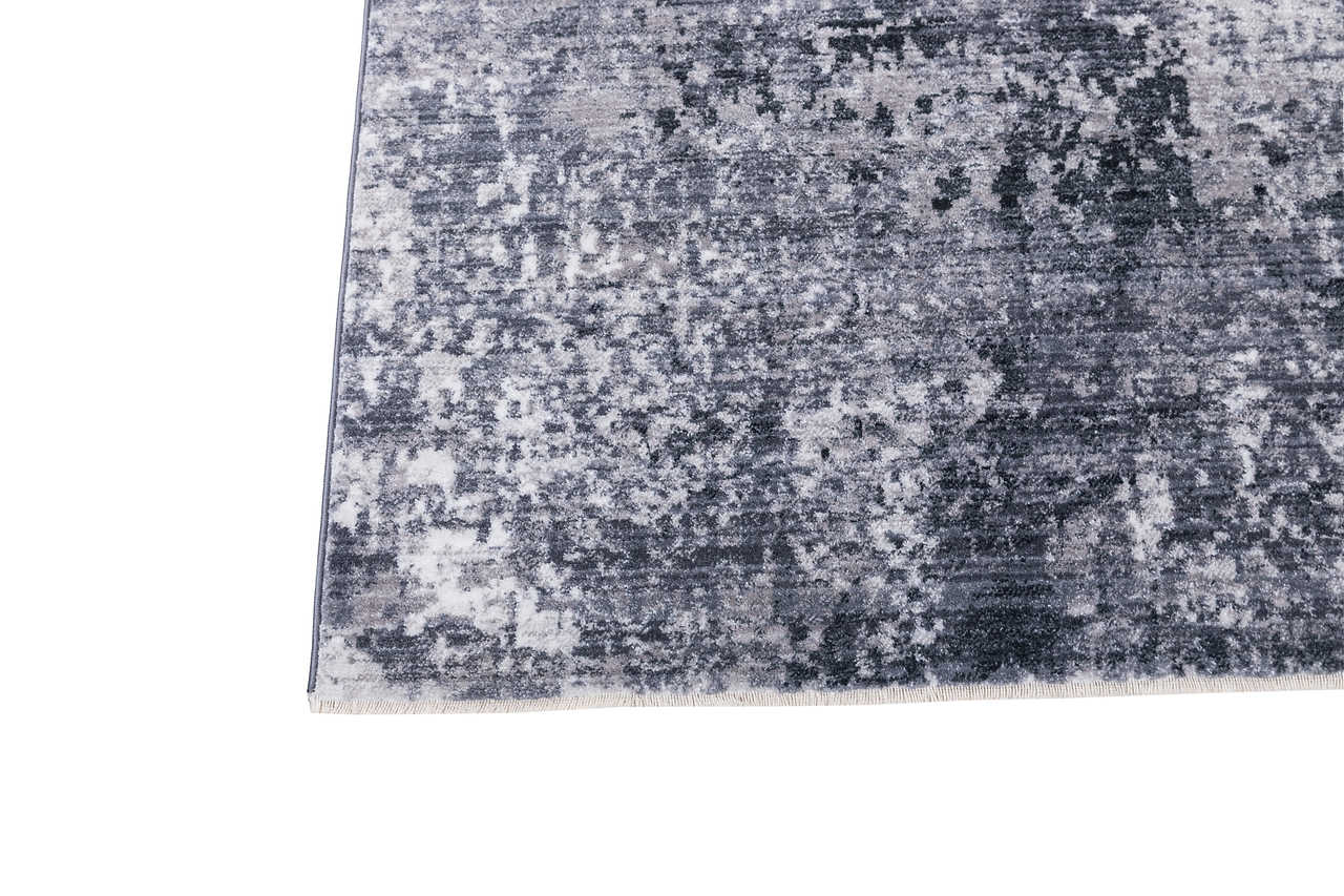 Detailed view of Ashton 565 rug edge stitching