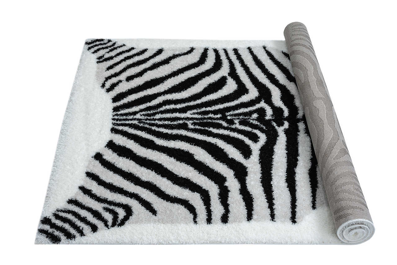 Comfy Shag Black and White 5x7 area rug corner view