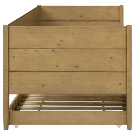 Calinda daybed full view with pillows