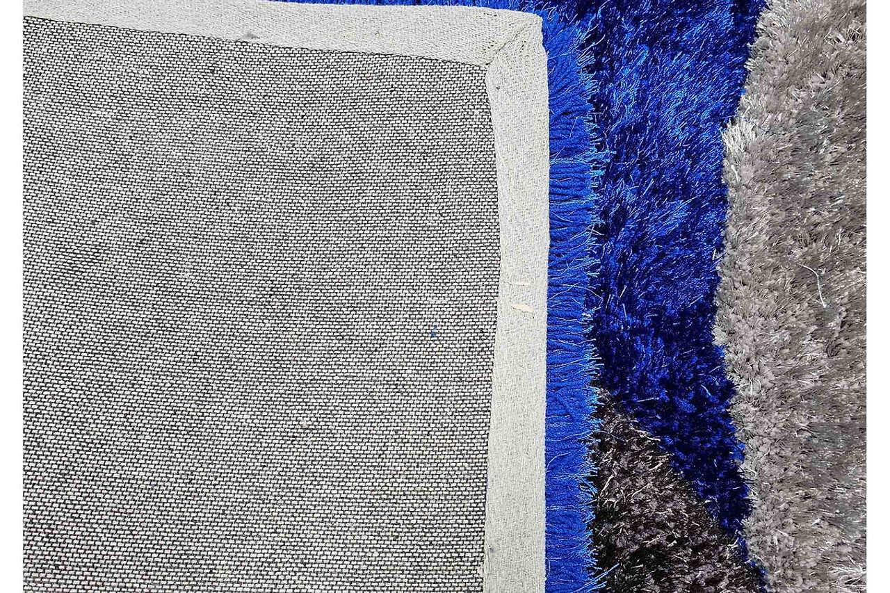 Angle showing rug edge and pattern