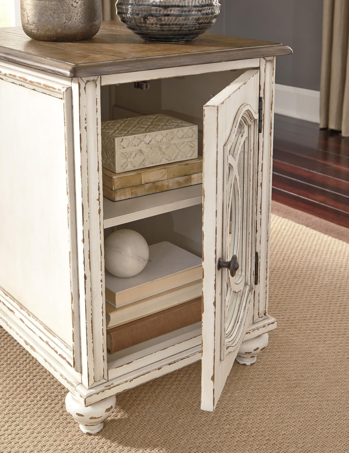 Realyn White/Brown Coffee Table with 2 End Tables — detail view
