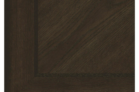 Detail of table wood grain and finish