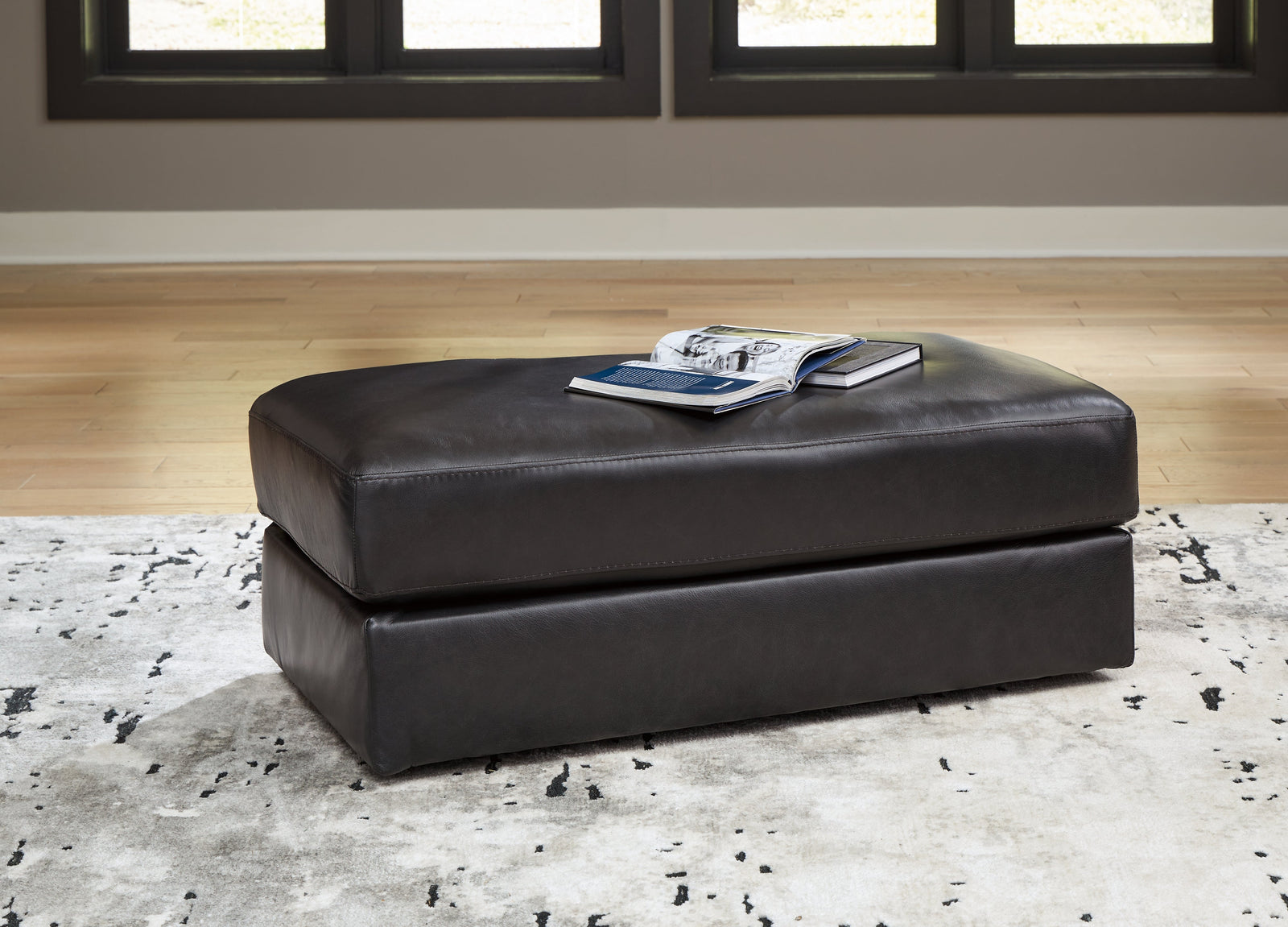 Amiata Onyx Leather Ottoman