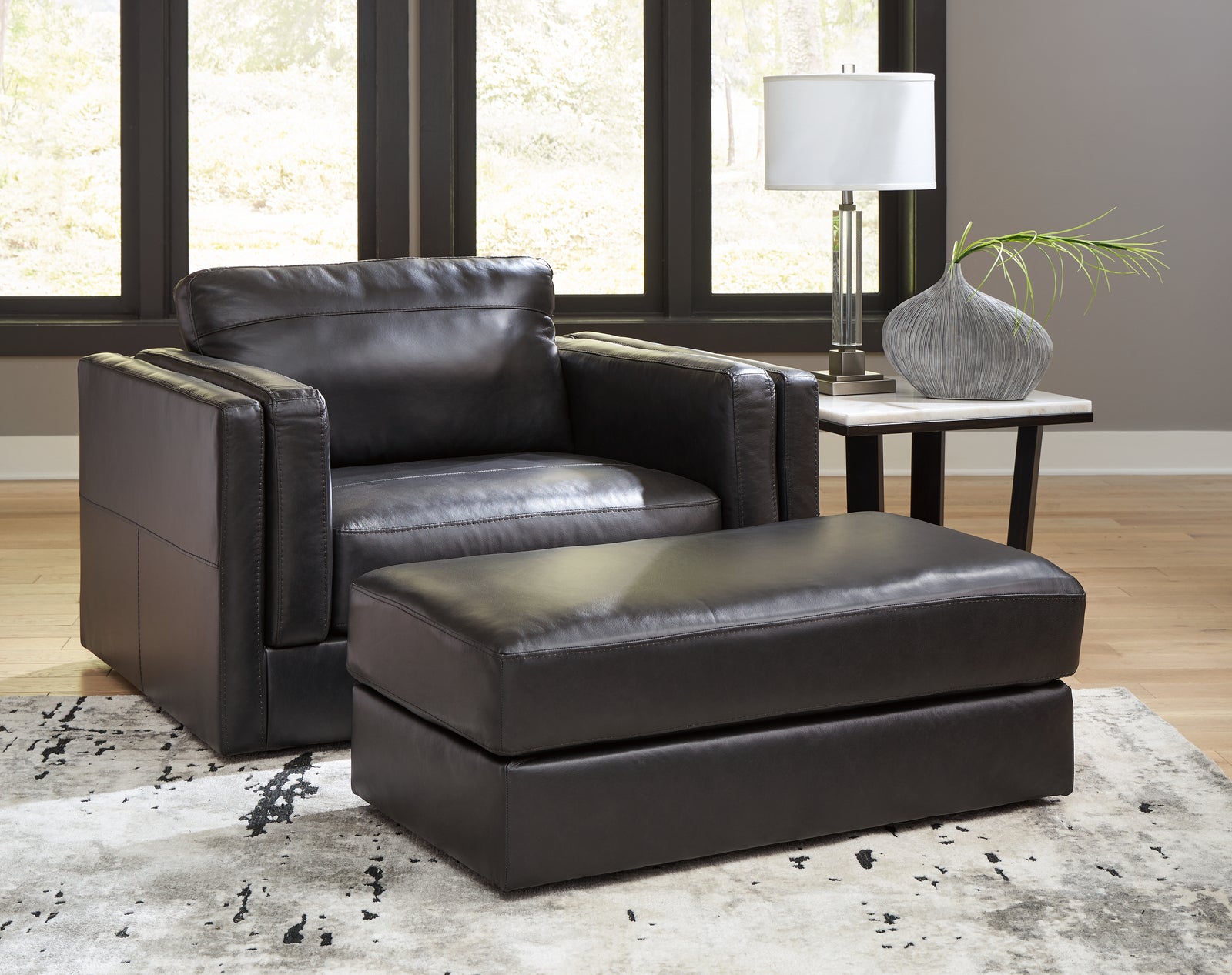 Amiata Onyx Chair and Ottoman