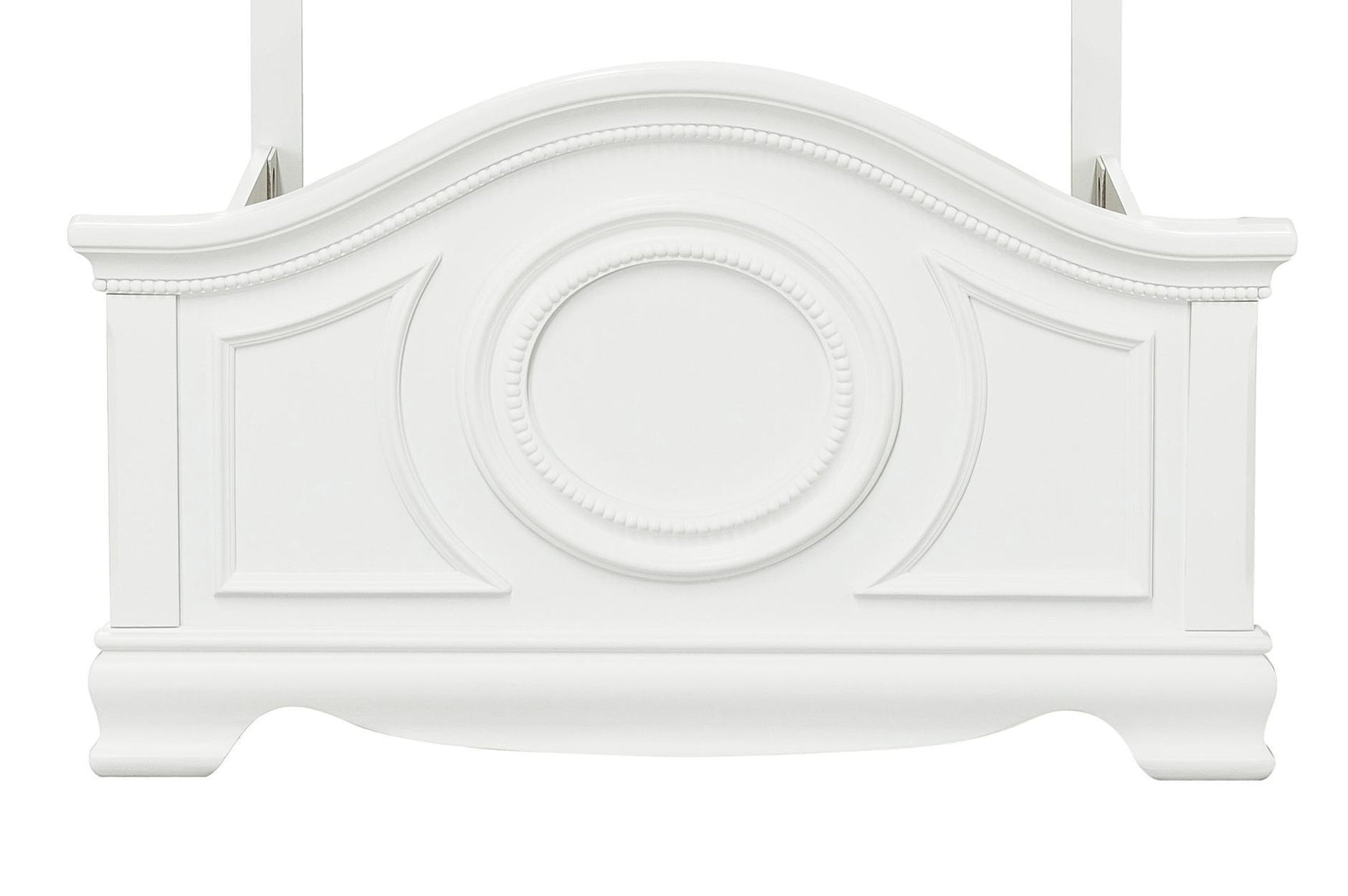 Chest of drawers with bead molding and shell motif