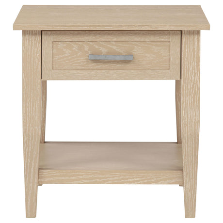 Close-up of tapered legs on Lindenton end table