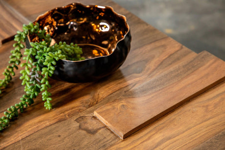 Close-up detail of sheesham wood grain and finish on Skeet coffee table