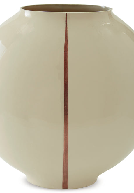 Close-up of alternate vase finish