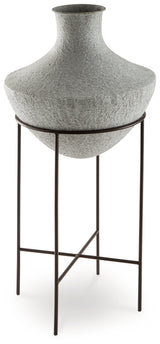 Side profile of Estonbank Vase showing round shape