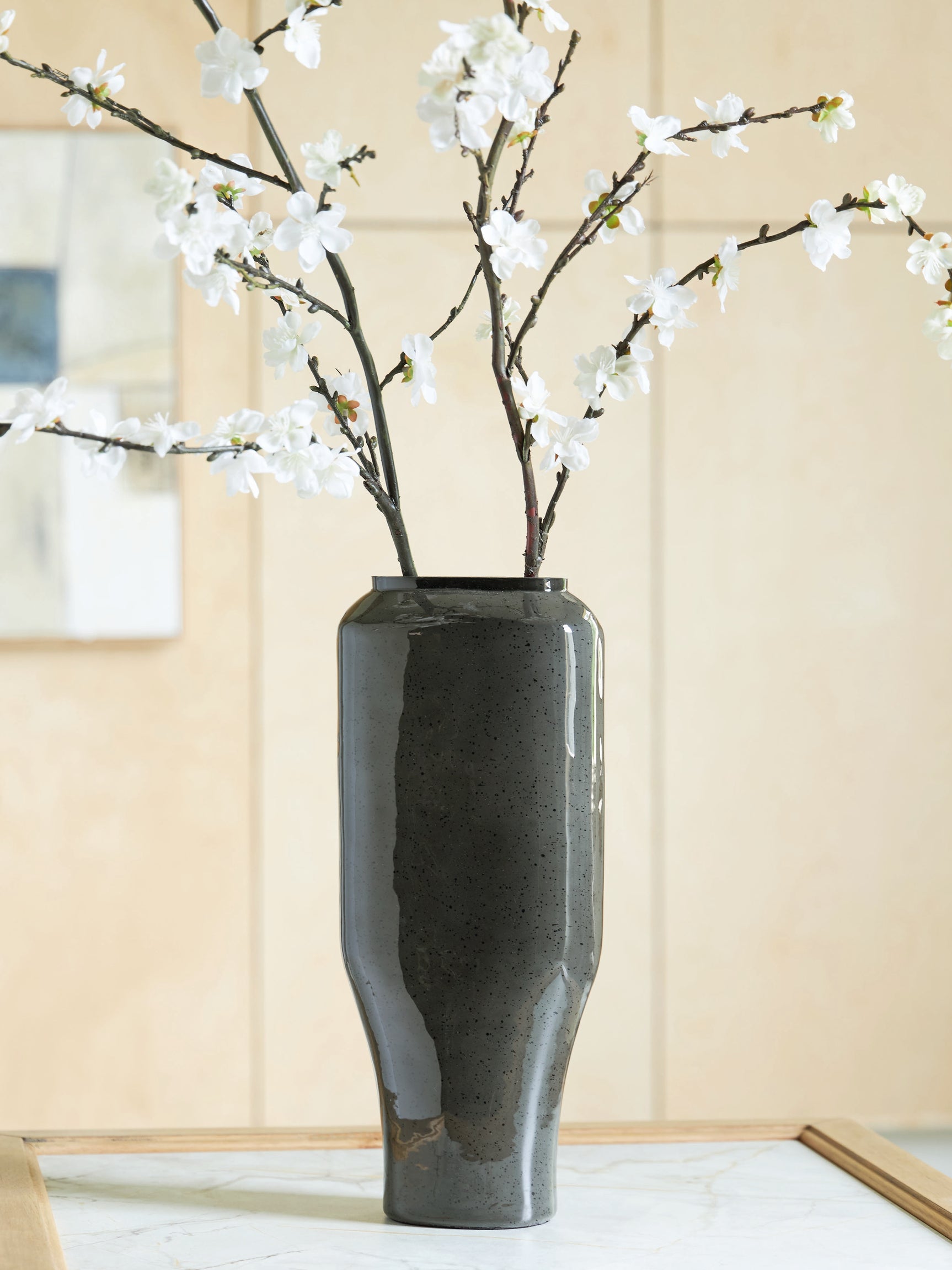 Side angle of Kierlain Vase showing speckled finish