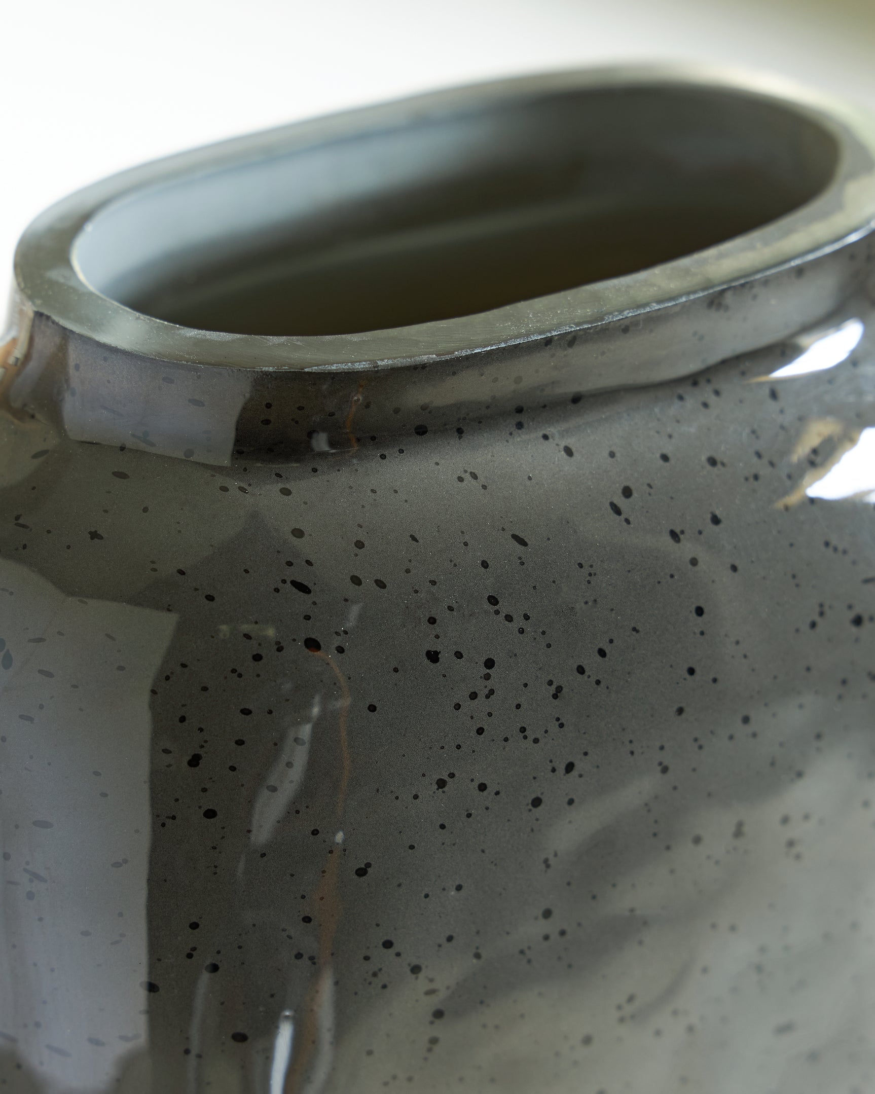 Detailed view of Kierlain Vase rim