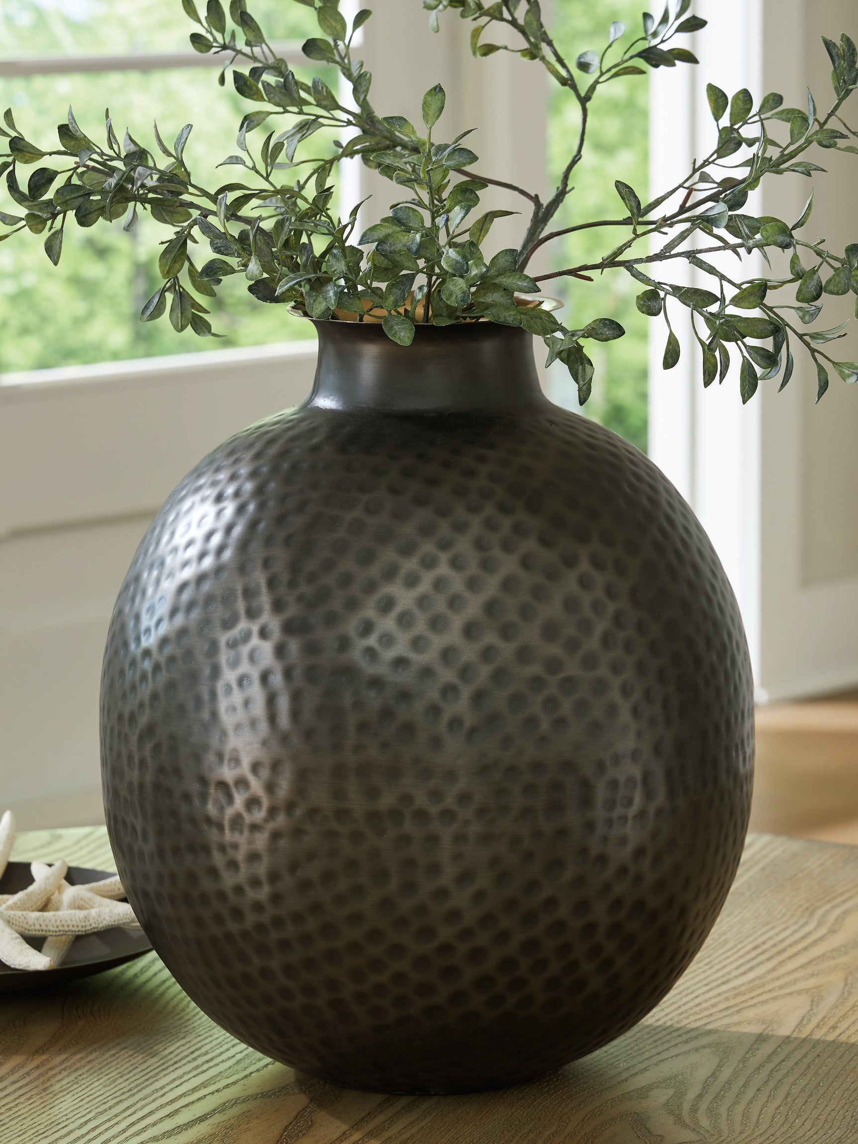 Packaging side view of Woody vase