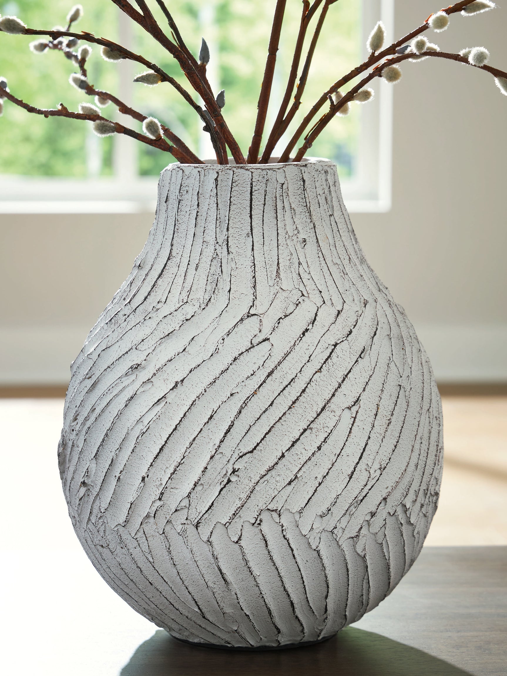 Alternative Shelvie Vase model front view