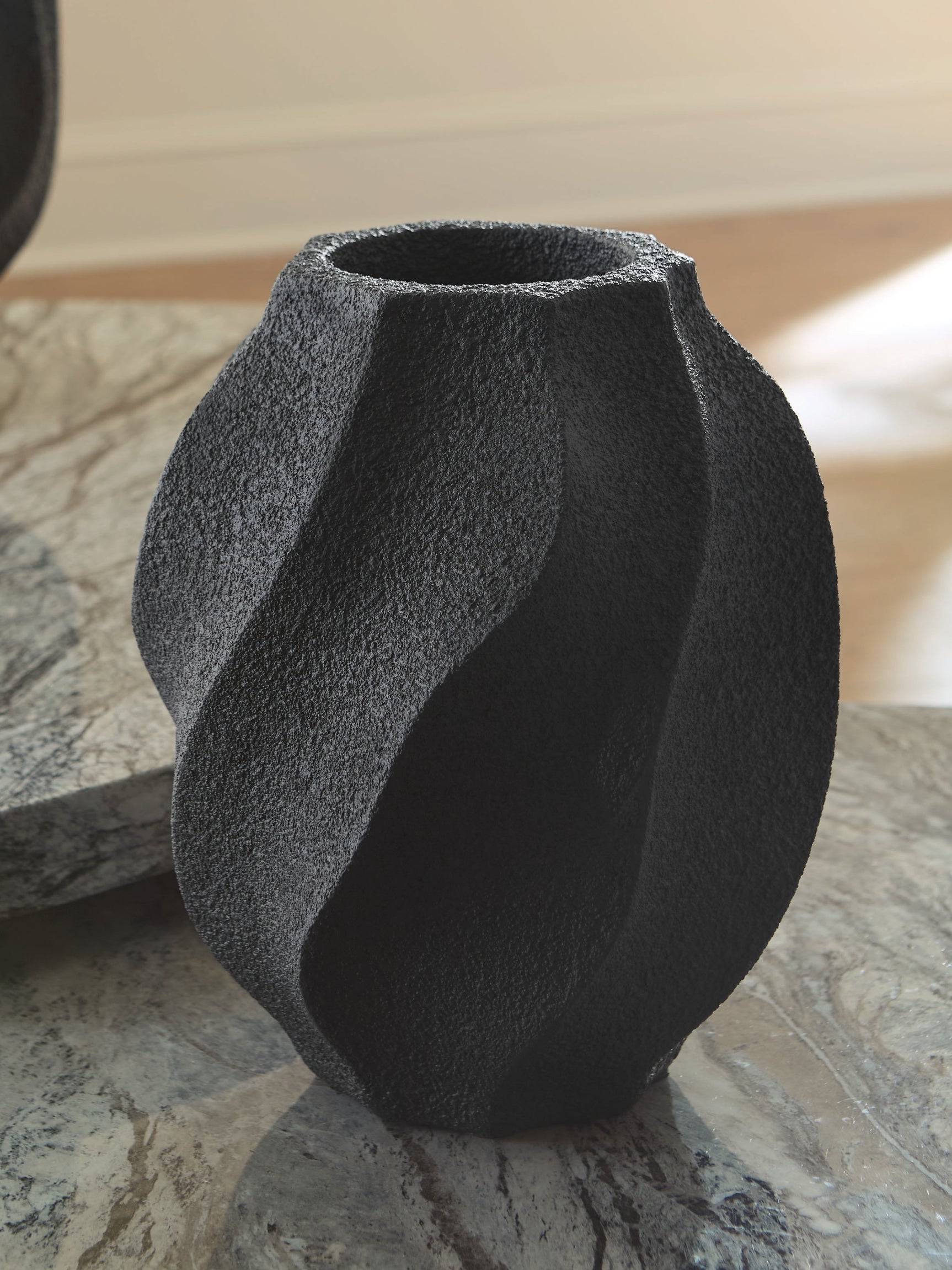 Judworth Matte Black Vase accessory angle