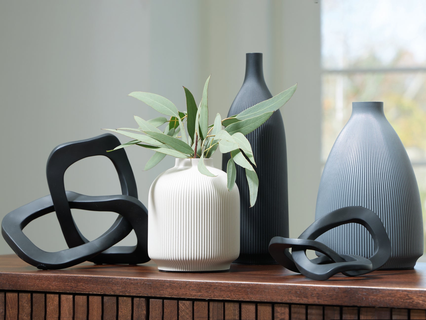 Leithick Black/Tan/Gray Accessory Set (Set of 5)