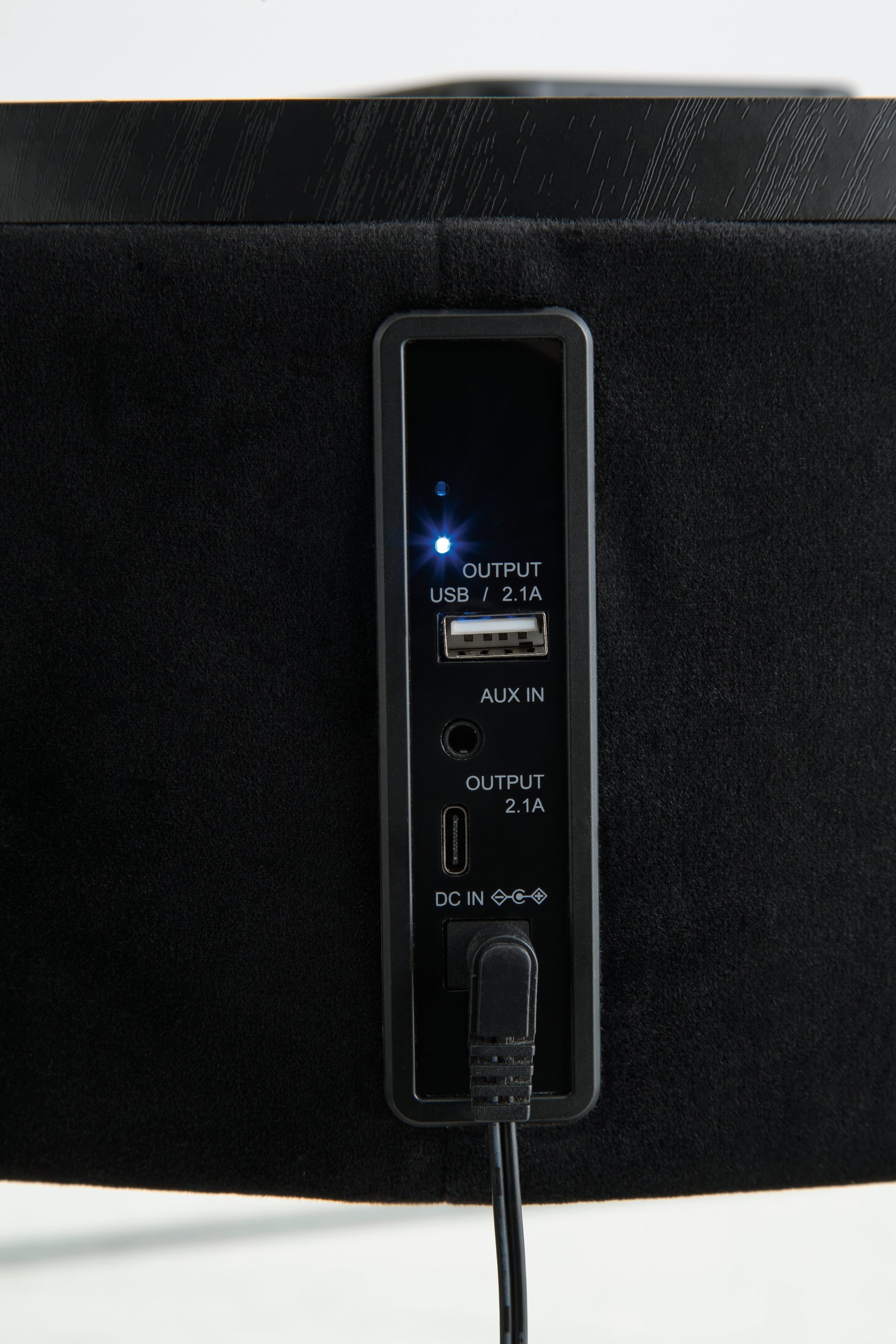 Aux input connection detail