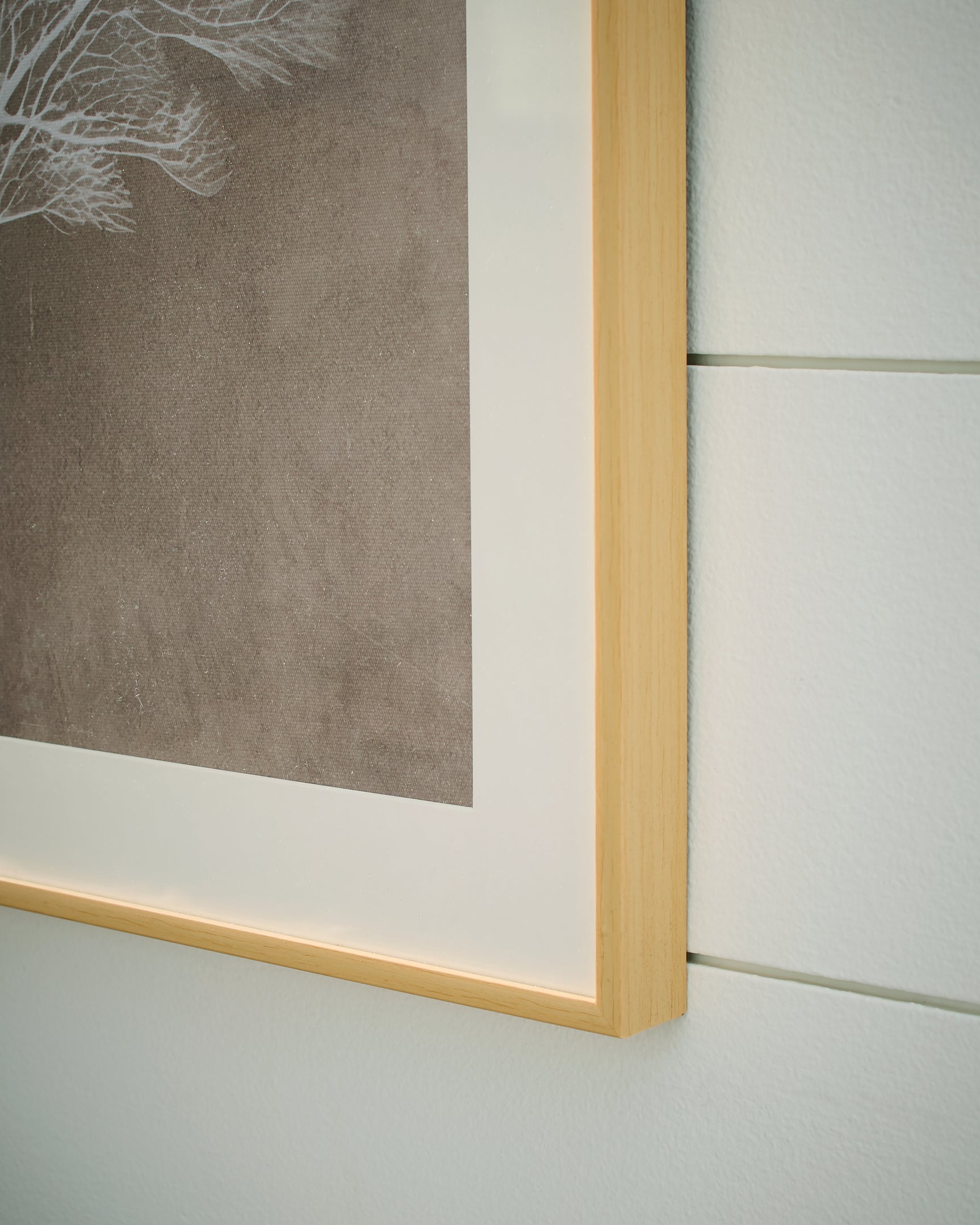Material swatch of Hendridge wall art colors and textures