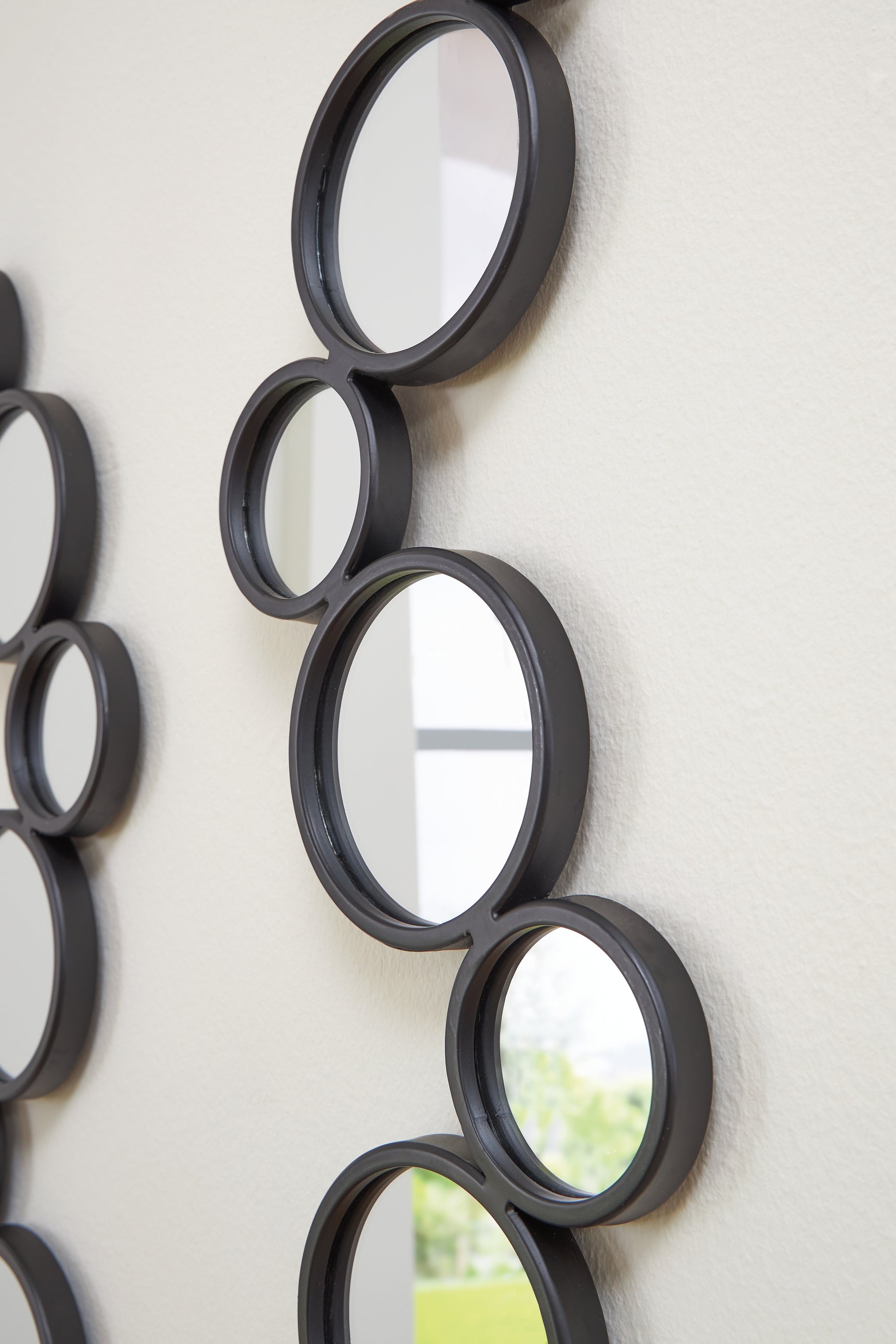 Detail of circular mirror design on Vinler mirror