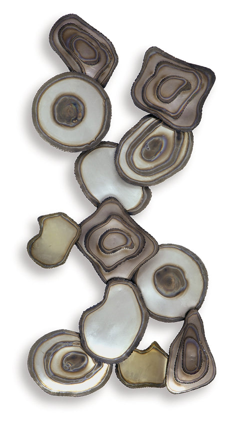 Worthman Multi Wall Decor head-on with light reflection
