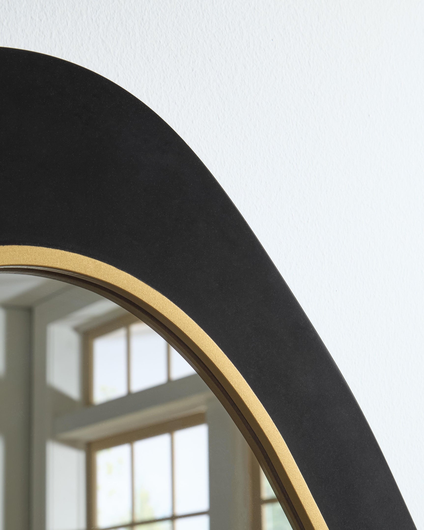 Kierlock Accent Mirror close-up of goldtone inner frame