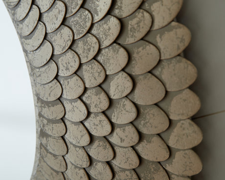 Detailed close-up of Wrightmund champagne sunburst frame