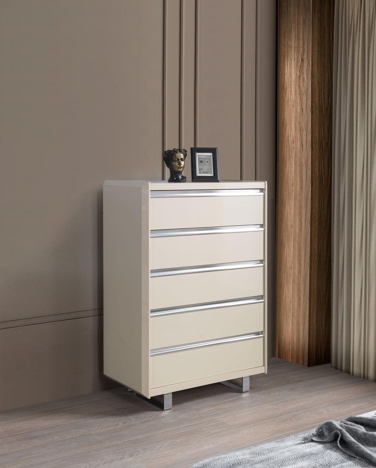 main view of Hailey Cream High Gloss Lacquer 4-Piece Queen Bedroom Set bed