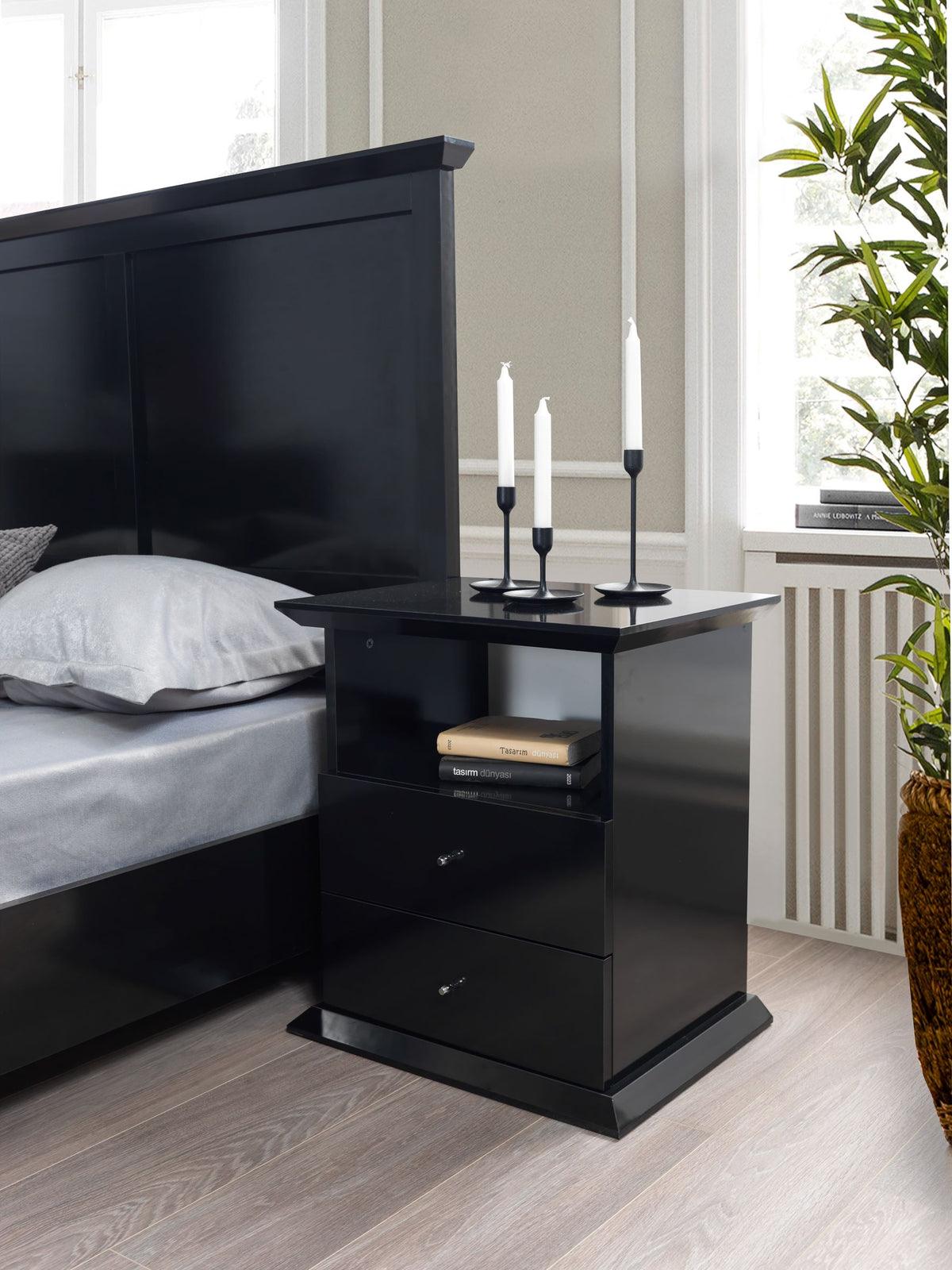 side view of Natalie Black 4-Piece Queen Bedroom Set bed