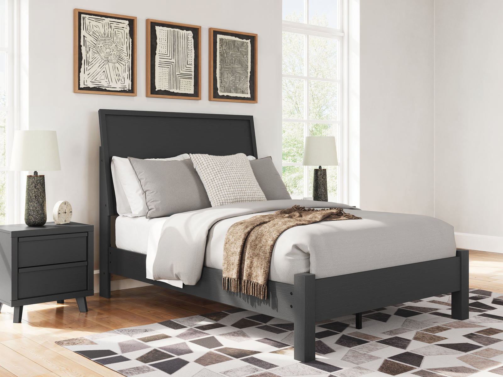 Danziar Black Full Panel Bed