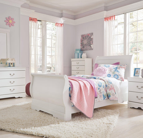 Anarasia White Twin Sleigh Bed close-up detail
