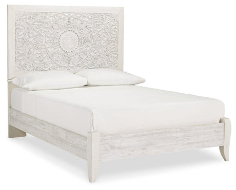 Full panel whitewashed footboard and bed rails of Paxberry bed