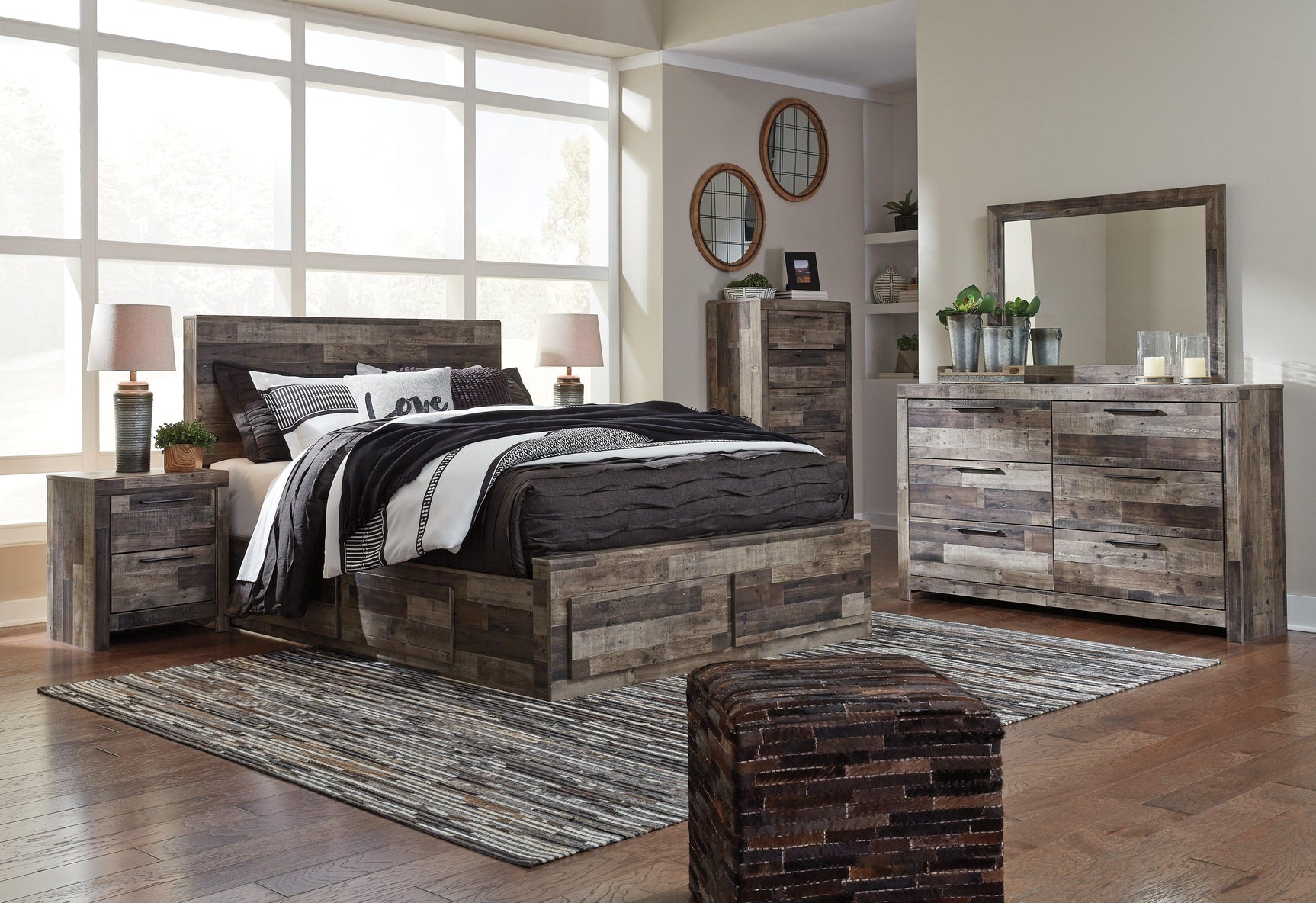 Footboard with storage drawers of Derekson Queen Panel Bed