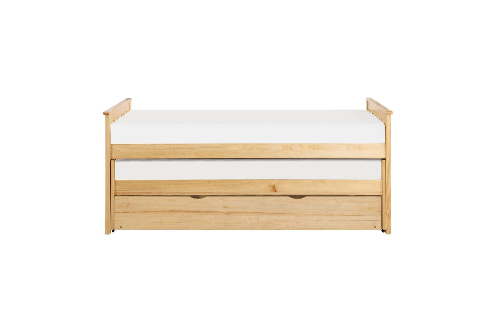 Bartly Detailed drawer hardware on dresser