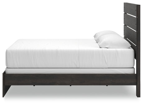 Hollivern Dark Gray King Panel Bed - headboard texture detail