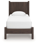 Pamytta twin bed side view showing platform footboard