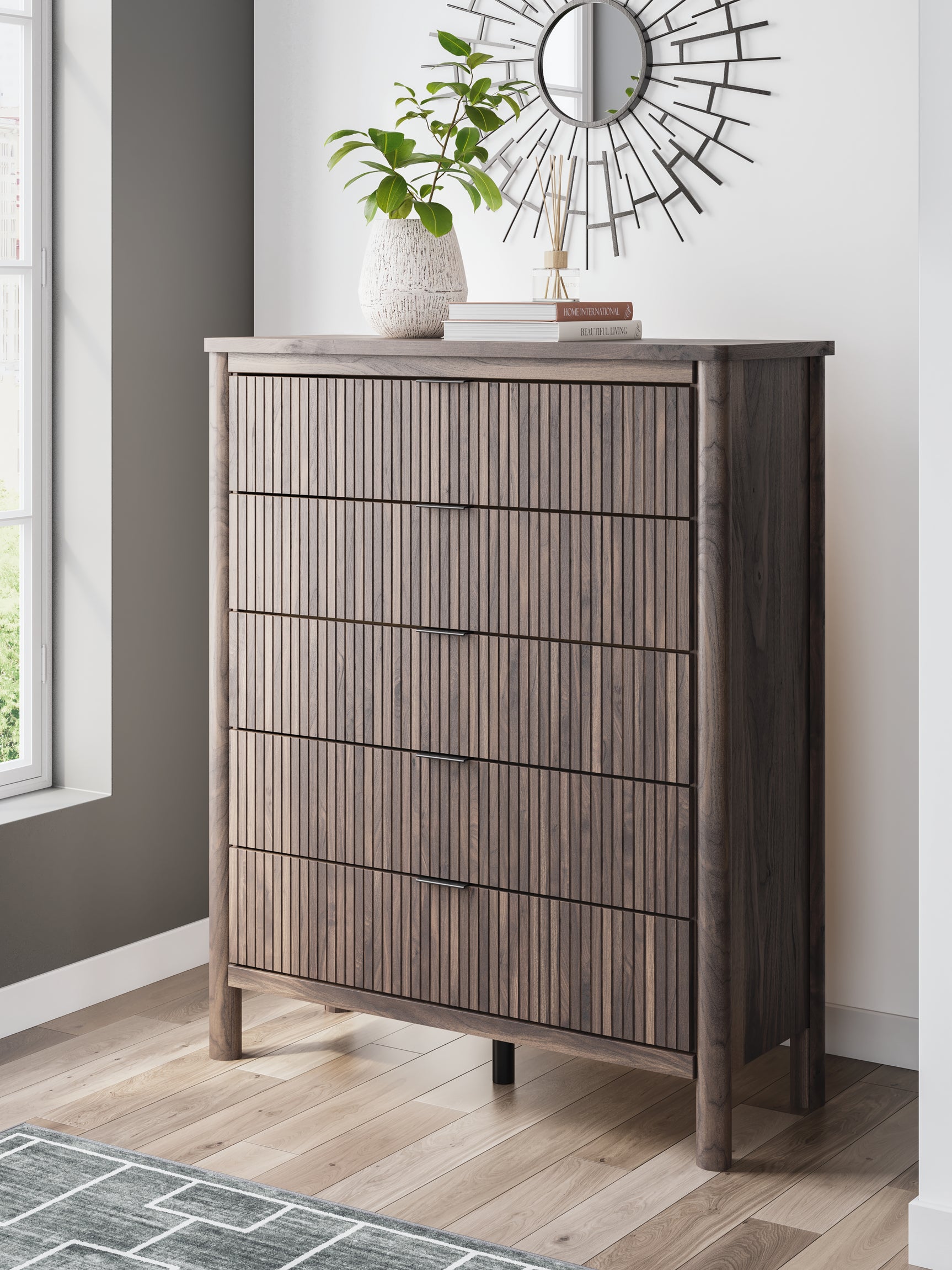 Pamytta chest of drawers front closed view