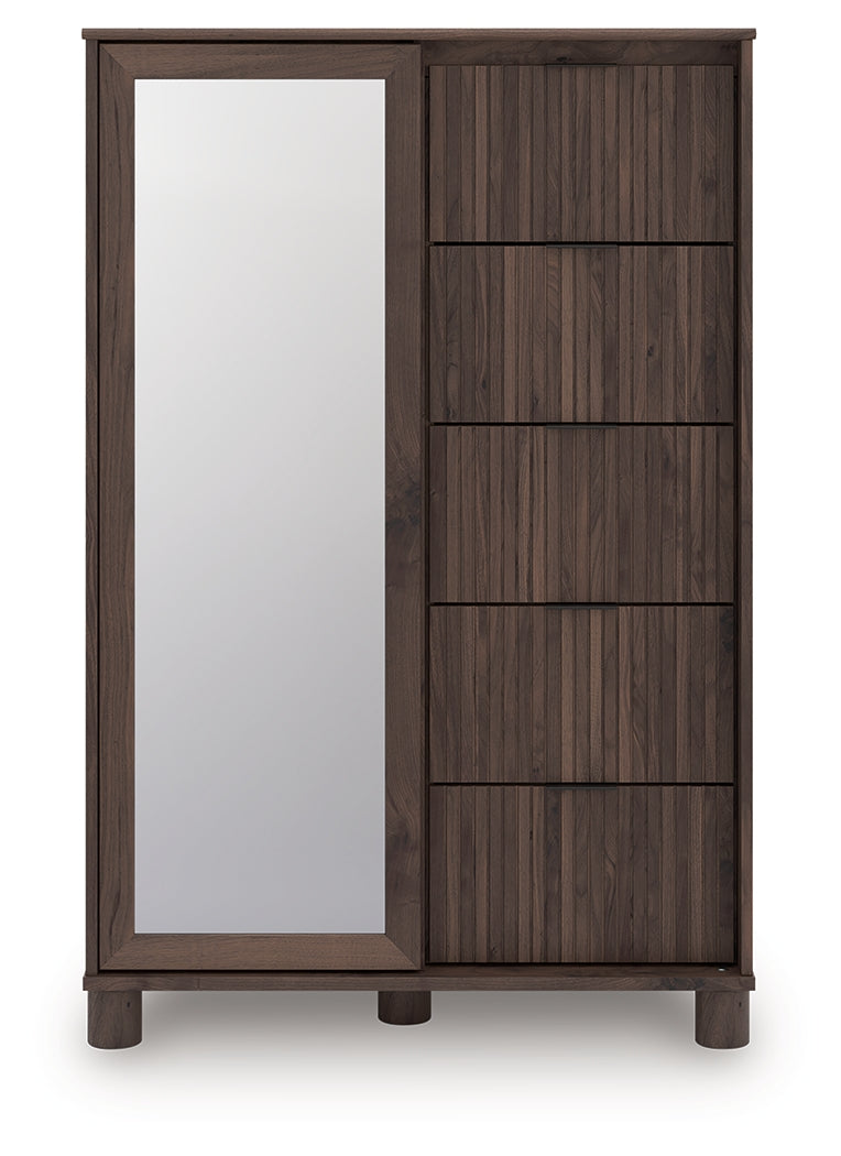 Pamytta Dressing Chest head on view