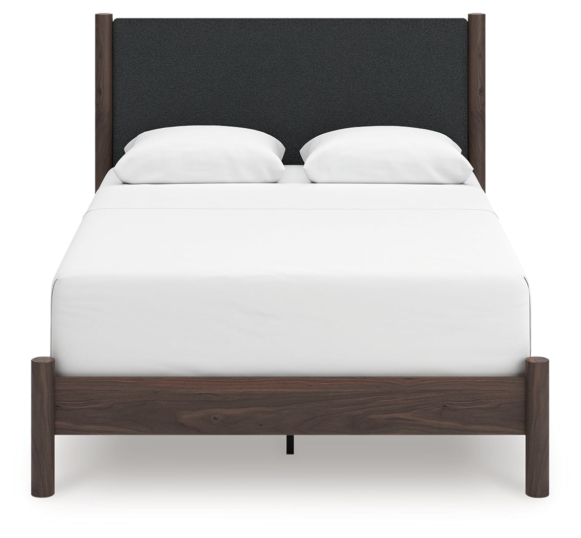 Head-on view of Pamytta Queen upholstered panel bed