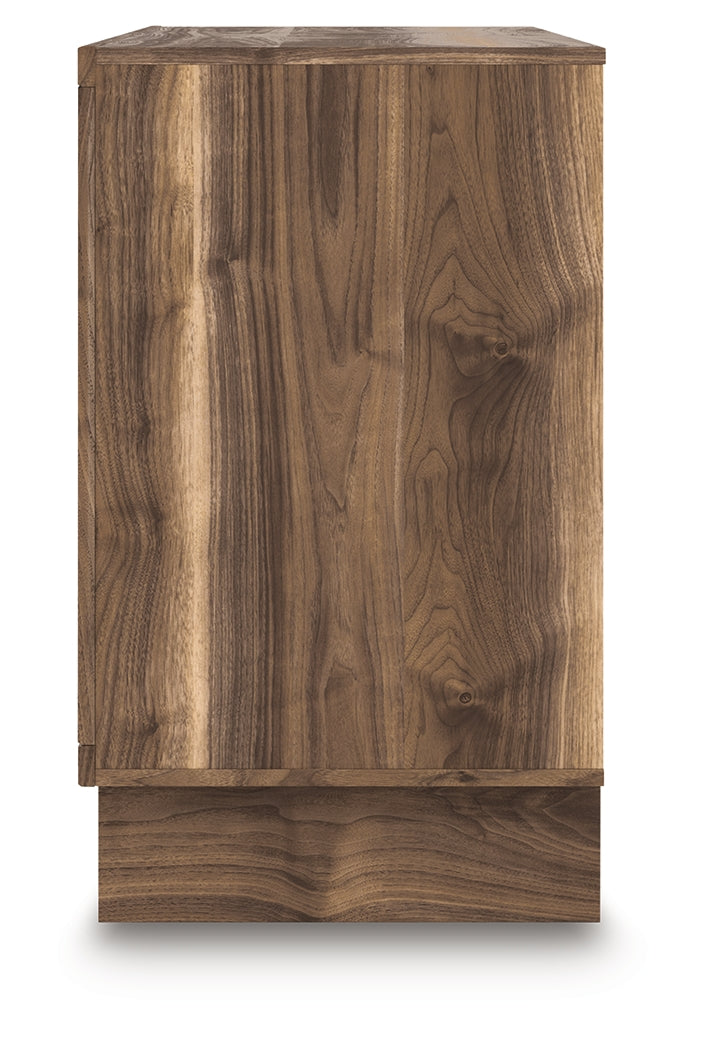 Chirason Brown 6-Drawer Dresser front view