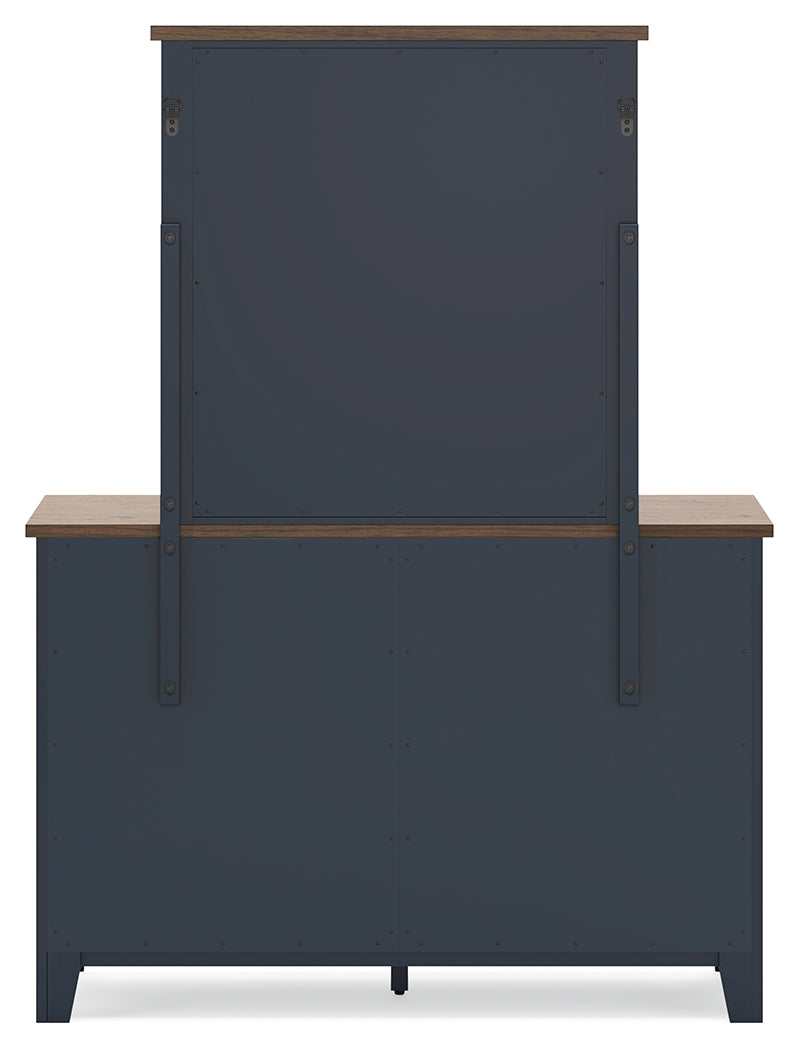 Side view of Landocken dresser