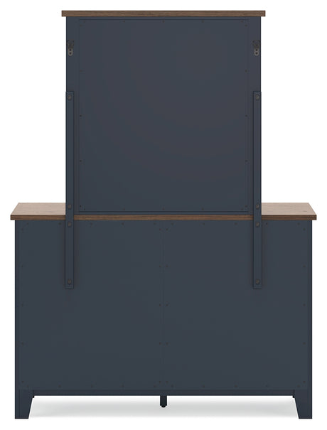 Side view of Landocken dresser