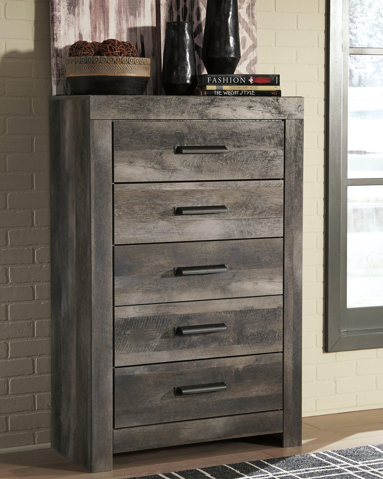 Wynnlow Gray Chest Of Drawers - Ella Furniture