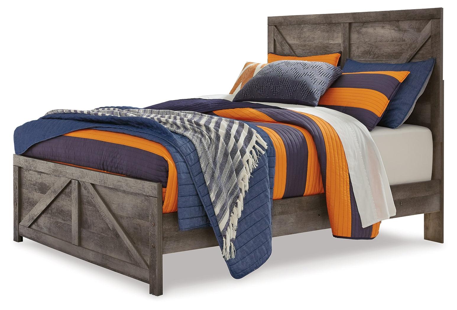 Wynnlow Gray Full Crossbuck Panel Bed close-up of headboard