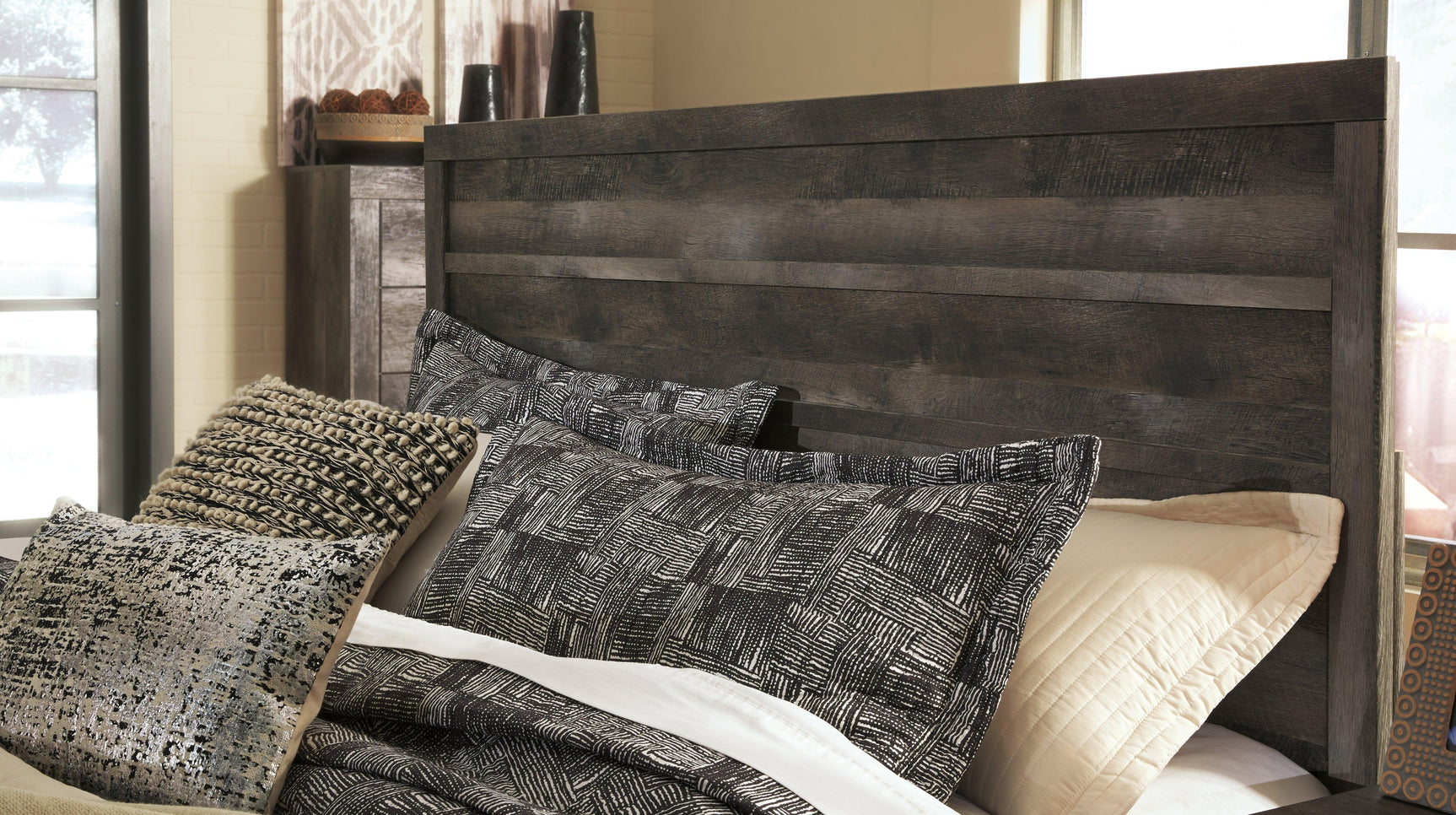 Close-up of Wynnlow gray rustic oak grain finish