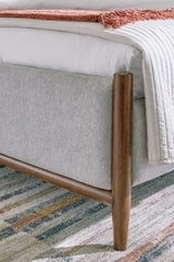 Lyncott Brown Upholstered Bedroom Set