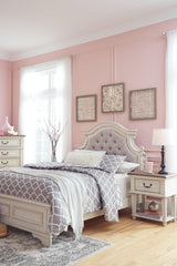 Mood image with Realyn Full Bed in casual cottage style