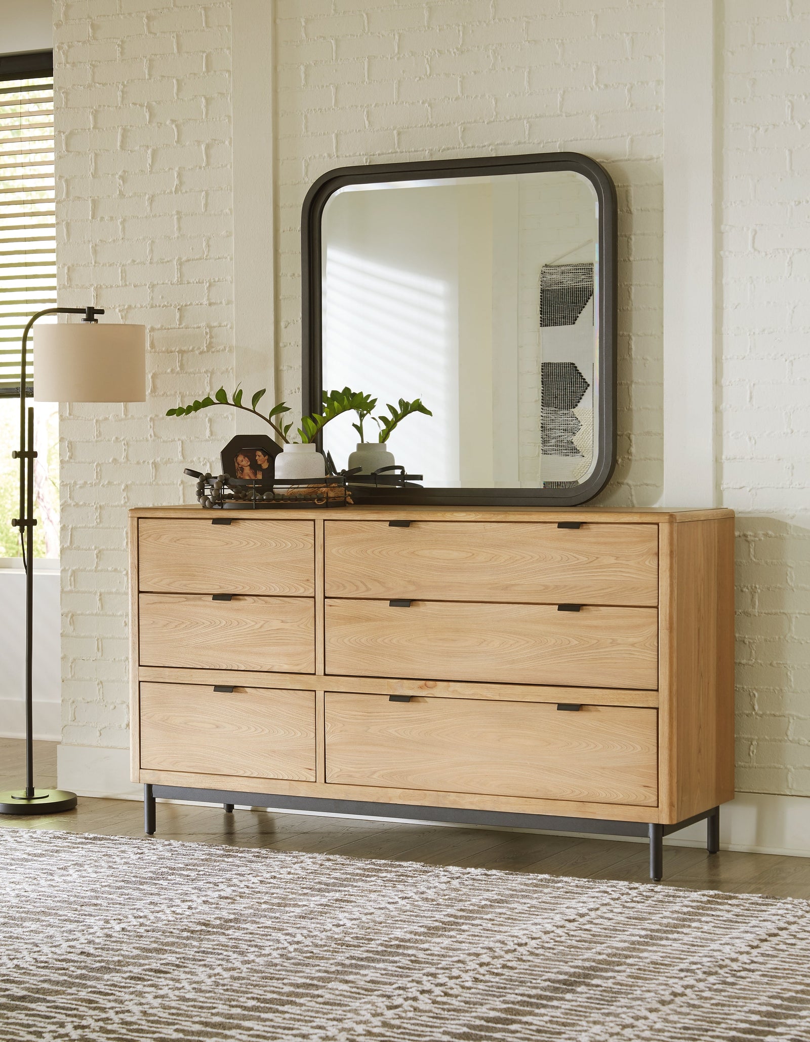 Freslowe Brown Black Dresser And Mirror