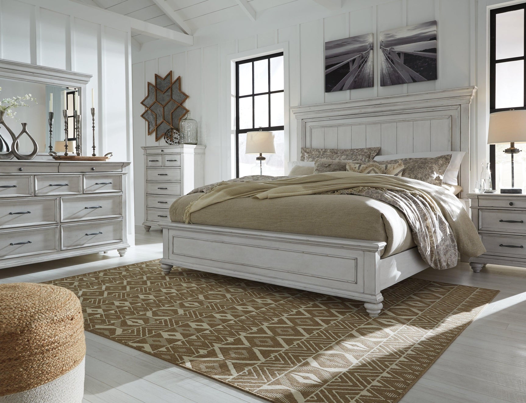 Kanwyn Whitewash Queen Panel Bed mood image B
