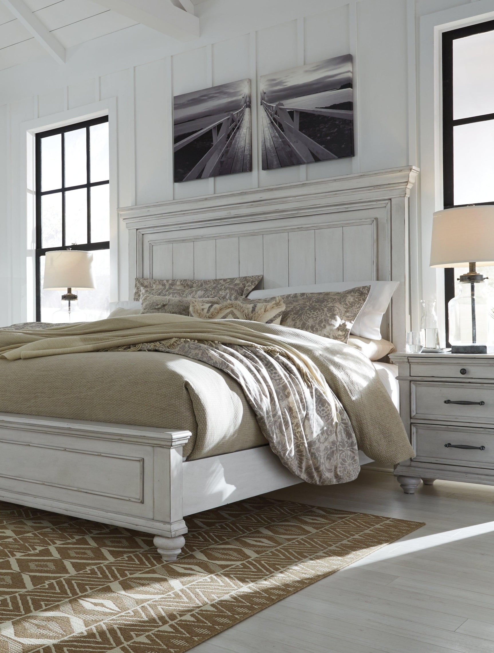 Kanwyn Whitewash Queen Panel Bed mood image D