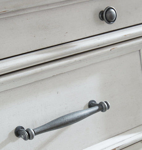 Kanwyn metal hardware detail