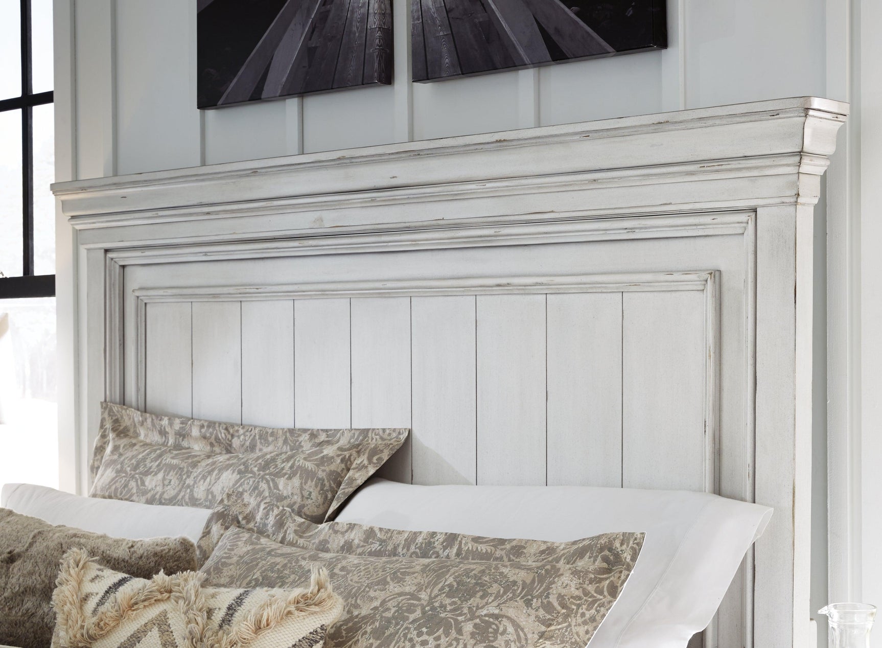Kanwyn Whitewash Queen Panel Bed wood finish detail